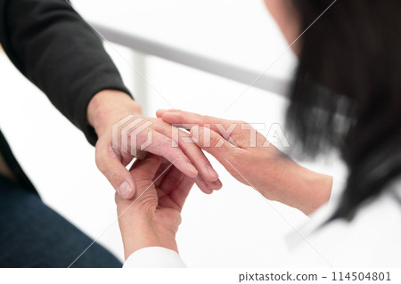 手頭上的醫學異位性皮膚炎 114504801