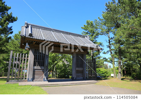 Nishidabashi Gate in Ishibashi Memorial Park Nishidabashi Gate in Ishibashi Memorial Park 114505084
