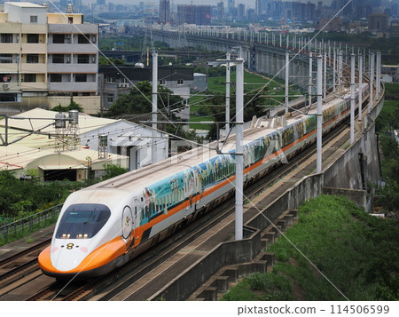 台灣高鐵700T型「卡納平的小動物」合作環繞列車會館於高鐵觀景橋 114506599