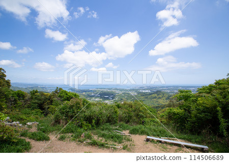 View of Kosai City and Lake Hamana from the summit of Mount Jinseki (Toyohashi Nature Trail, Aichi Prefecture) View of Kosai City and Lake Hamana from the summit of Mount Jinseki (Toyohashi Nature Trail, Aichi Prefecture) 114506689