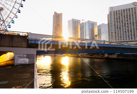 Yokohama Minato Mirai Sunset 114507199