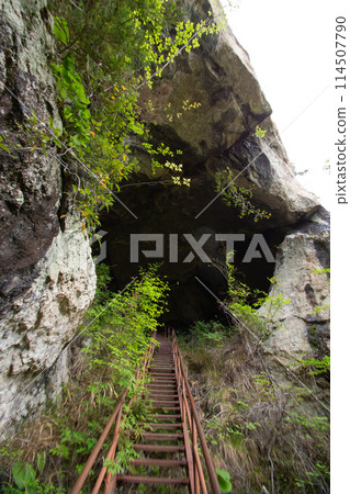 Chiiwa Gorge: Iron ladder leading to Chiiwa Cave (Shinshiro City, Aichi Prefecture) 114507790