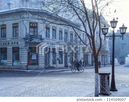 中國黑龍江省哈爾濱中央大街冬日的早晨 / 中國哈爾濱中央大街 中國黑龍江省哈爾濱中央大街冬日的早晨 / 中國哈爾濱中央大街 114509007