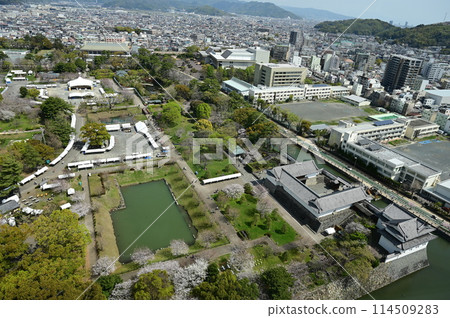 從靜岡縣政府別處21層富士山展望大廳北側看到的駿府城公園 從靜岡縣政府別處21層富士山展望大廳北側看到的駿府城公園 114509283