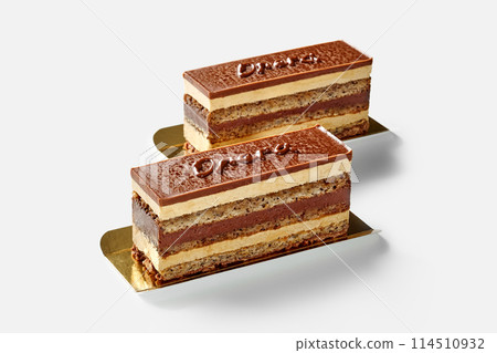 Opera cake slices with walnut sponge, chocolate ganache and buttercream 114510932