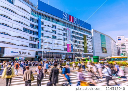 Japan's Tokyo cityscape Inbound...Spring town...The bustling east exit of Ikebukuro Station, tourists are also noticeable = 31st 114512040