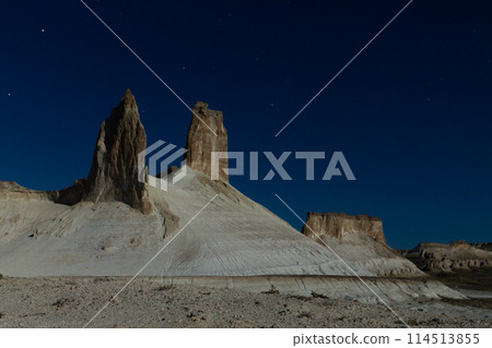 Night scene with the rock pinnacles of Bozzhira valley, Kazakhstan 114513855