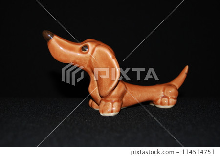 Decorative dog of the dachshund breed.Decorative items will decorate any sideboard in the house. 114514751