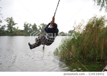 Bungee riding in autumn.Bungee flight, late autumn. Dnieper. Bungee riding in autumn.Bungee flight, late autumn. Dnieper. 114518452