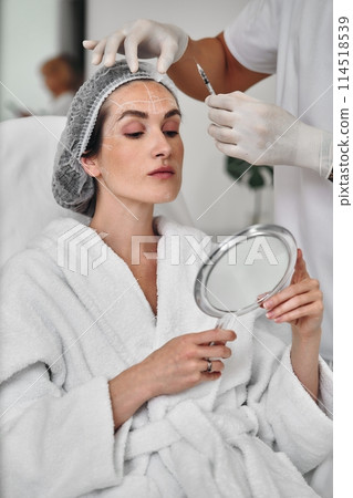 Contour modeling with fillers Contour modeling with fillers 114518539