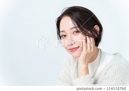 Short hair woman skin care beauty concept 114518768