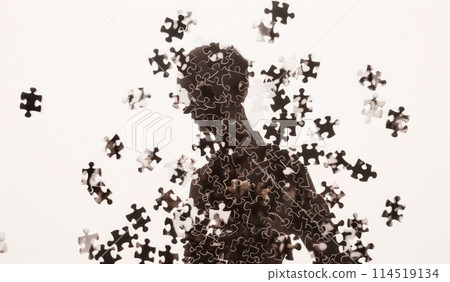 一個拿著拼圖的男人分開的場景 一個拿著拼圖的男人分開的場景 114519134