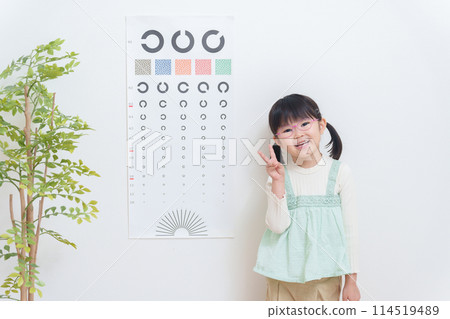 Child having eyesight test at eye clinic 114519489