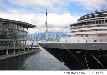 Convention center and cruise ship in Vancouver, British Columbia, Canada 114519798