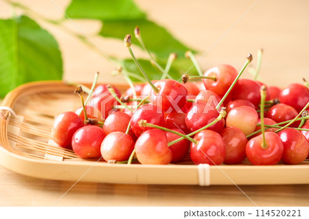Cherries (Sato Nishiki from Yamagata Prefecture) served in a colander 114520221
