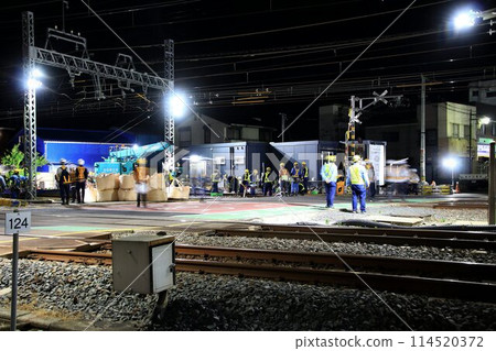 A fierce battle in the middle of the night... Track switching work underway for elevated tracks "Kasukabe to Kita-Kasukabe Station" Up Line 114520372