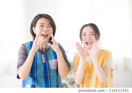 Image of job change and recruitment for nursery teachers, caregivers, and housekeeping staff who call out "Hey!" with a smile, 2 people Image of job change and recruitment for nursery teachers, caregivers, and housekeeping staff who call out "Hey!" with a smile, 2 people 114521501