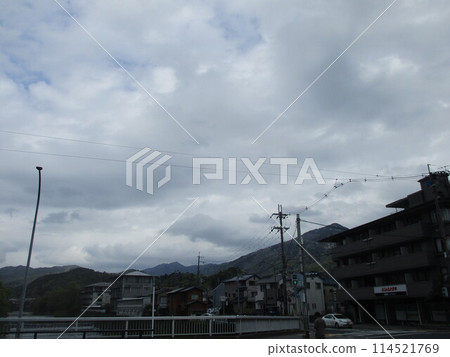 mountain surrounded by mountains 114521769