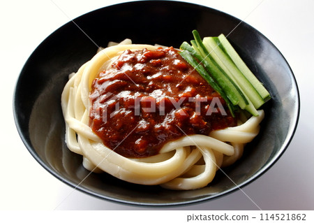 Jajamen noodles on white background 114521862