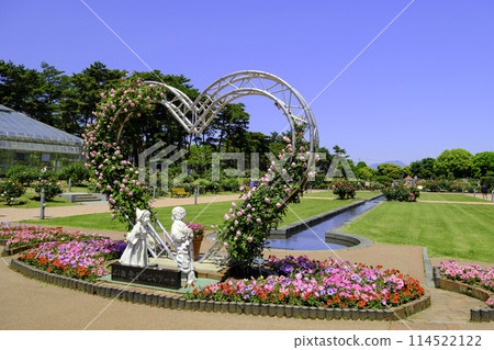 Rose Garden: Arch of Love 1 114522122