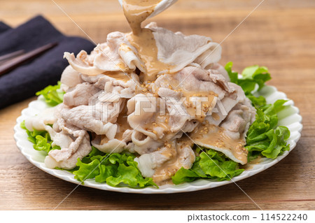 冷鍋中加入芝麻醬 114522240