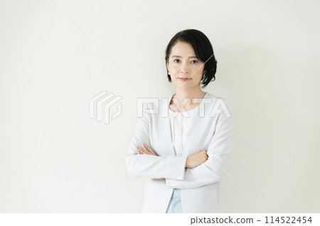 中年婦女在西裝形狀 114522454