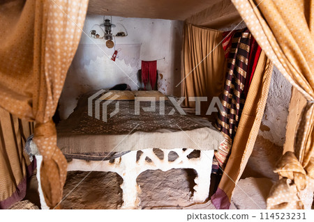 Sleeping area in ancient Berber cave dwelling in Matmata 114523231