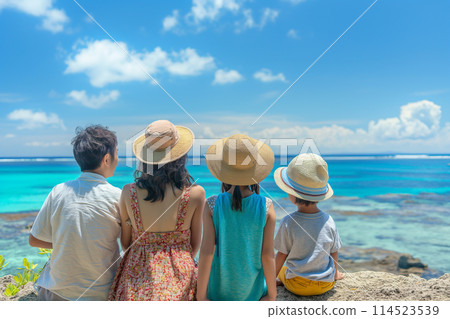 The coral reefs I saw on a family trip during summer vacation 114523539