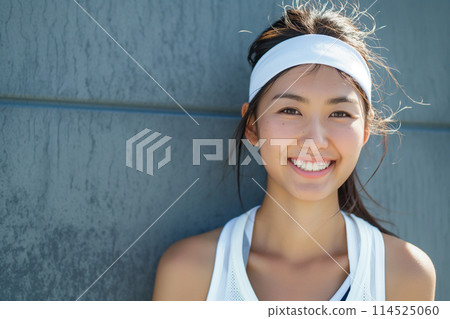 A woman wearing sportswear who enjoys tennis 114525060