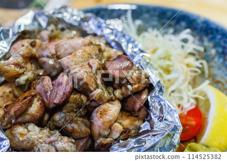 Charcoal grilling of birds 114525382