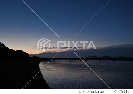 早上在河床上 114525912