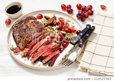fried beef steak with salad of grape, cheese 114527387
