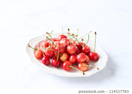 盤子裡的櫻桃（山形縣佐藤錦） 114527763