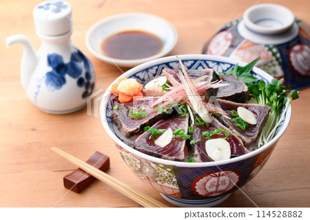 鰹魚烤蓋飯（裝有烤鰹魚的米飯） 114528882