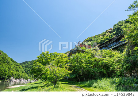 新綠的木津川風景 京都府笠置町 新綠的木津川風景 京都府笠置町 114529842