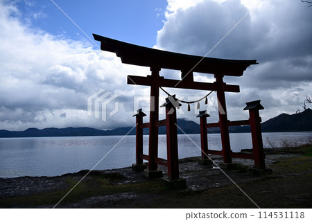 Lake Tazawa and Gozaishi Shrine in Spring 114531118