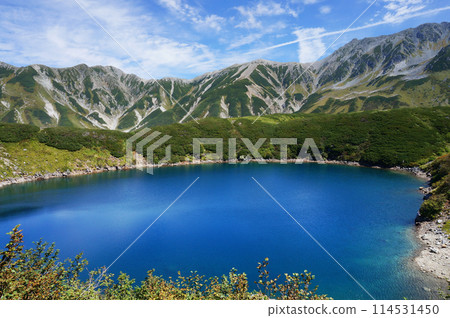 立山清澈蔚藍的風景（禦庫裡加池） 114531450