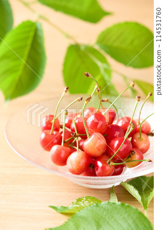 Cherries in a glass bowl: Sato Nishiki cherries from Yamagata Prefecture Cherries in a glass bowl: Sato Nishiki cherries from Yamagata Prefecture 114531760