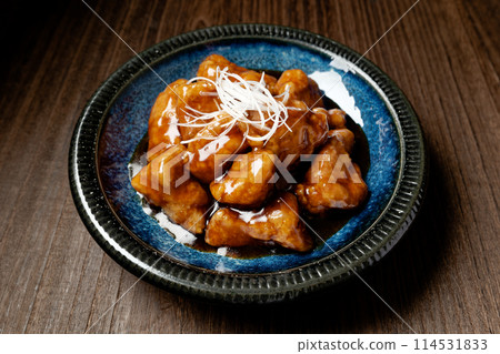 Black vinegar sweet and sour pork 114531833