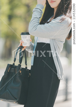 A working woman who went out during her break and got takeout coffee A working woman who went out during her break and got takeout coffee 114532090
