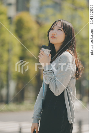 A young office lady taking out hot coffee 114532095