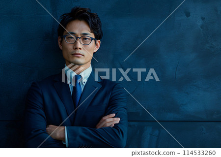 戴眼鏡的亞洲男性商務人士 114533260