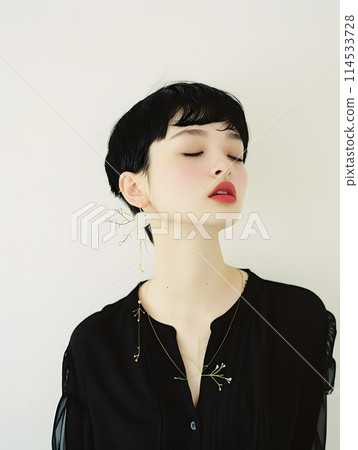 Portrait of a short-haired Asian woman 114533728