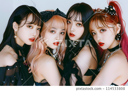 Portraits of radiant Asian idol groups Portraits of radiant Asian idol groups 114533808