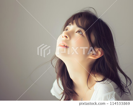 微笑的亞洲女性展望未來 114533869
