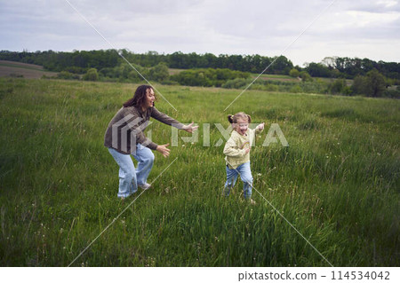 mother plays catch up with her daughters 114534042