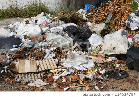 Landfill of garbage abandoned on the ground Landfill of garbage abandoned on the ground 114534794