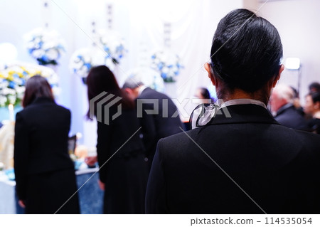 Ceremony lady Ceremony lady 114535054