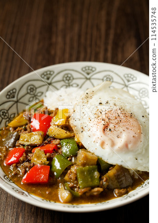 Chili oil curry 114535748