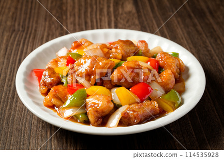 Black vinegar sweet and sour pork Black vinegar sweet and sour pork 114535928